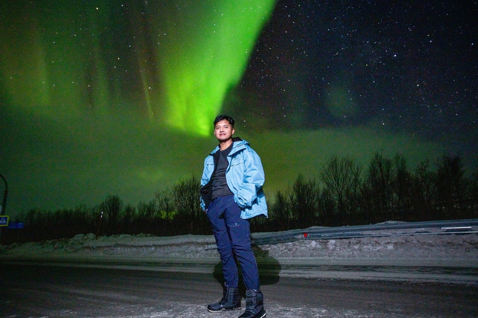 Ferdiansah Yusuf standing beneath the aurora in Murmansk, Russia